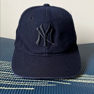 Black NY Yankees Logo Cap